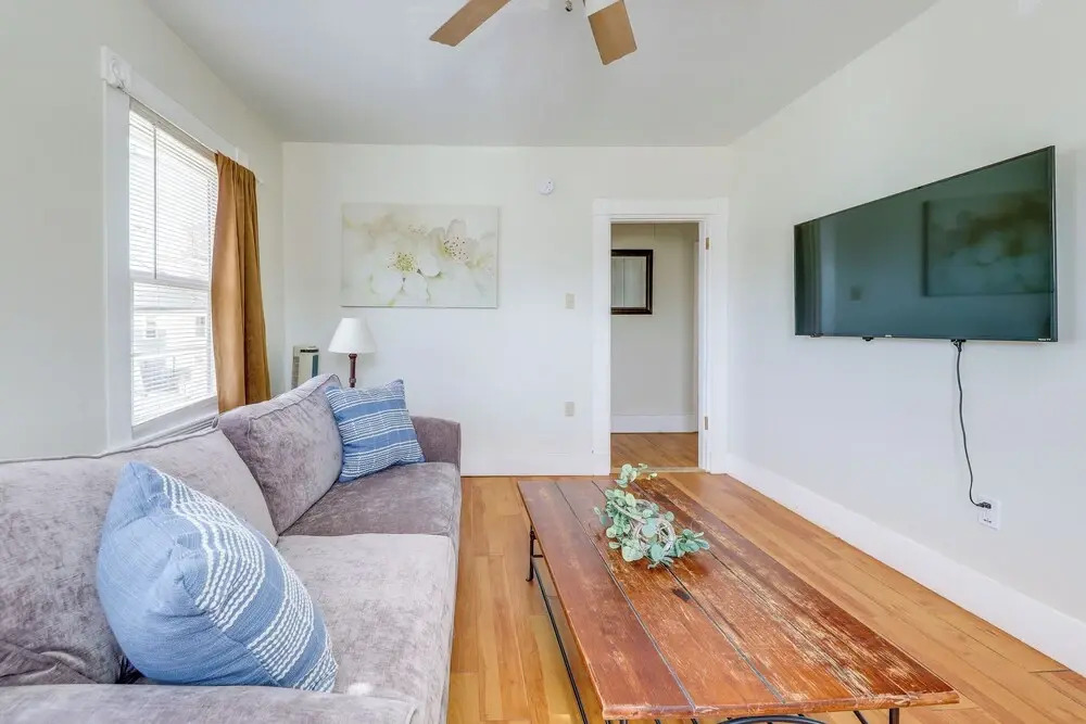 1/2 Mi to Pier: Wfh-friendly Apt in Maine!