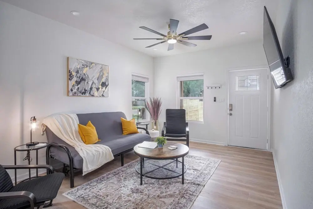 Vibrant 4br/3ba Oasis Near Happy Downtown!