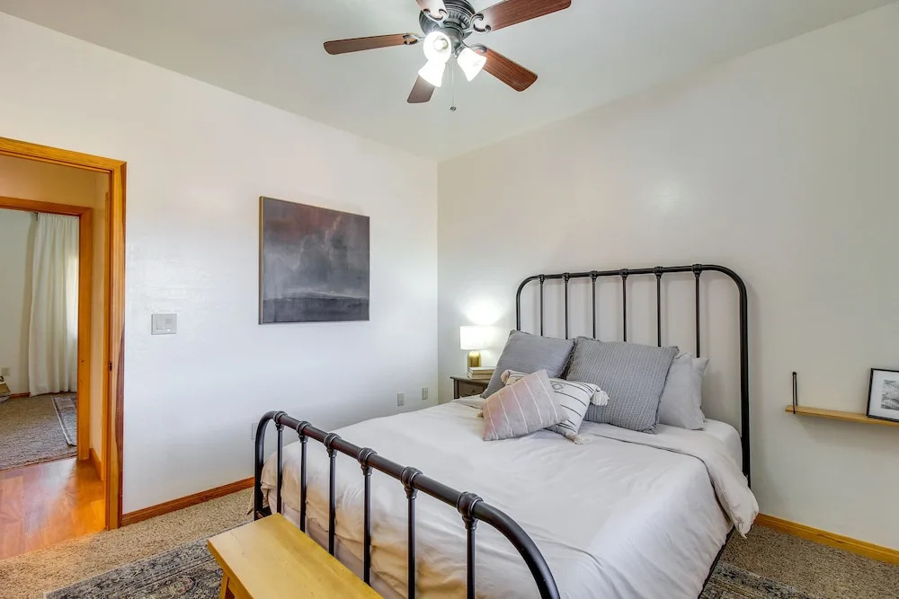 Pet-friendly Show Low Cabin w/ 1-acre Fenced Yard!