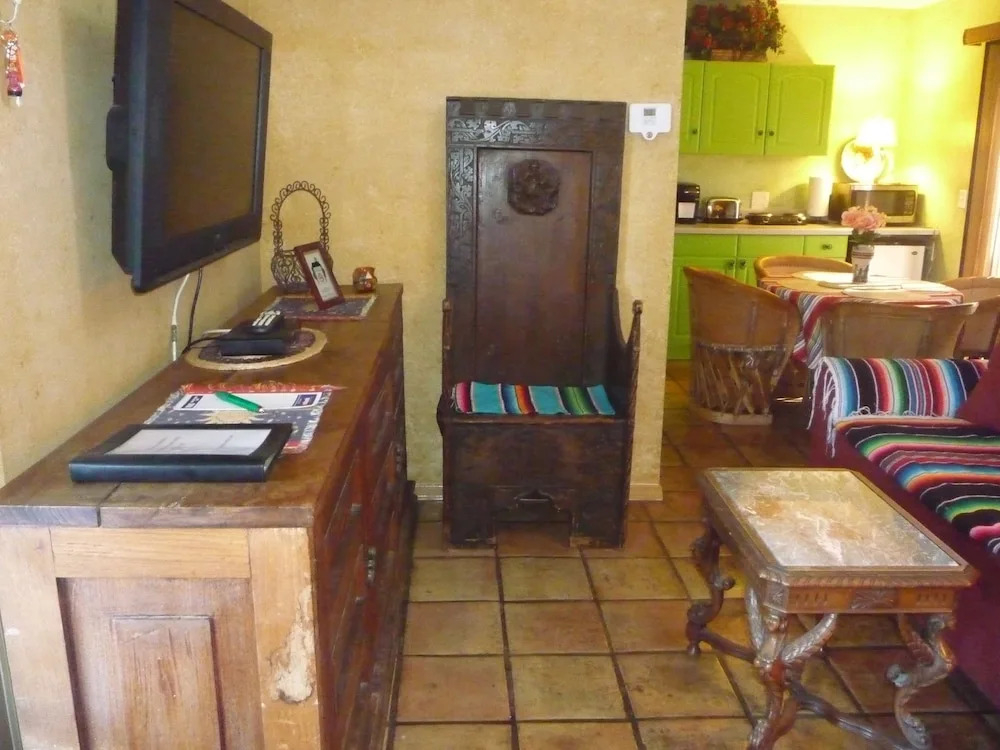 Woodland Hills Calabasas Guesthouses