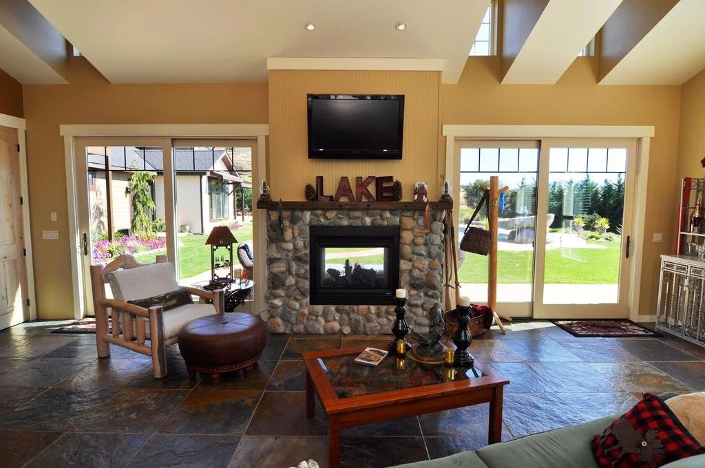Lake's Edge Tuscan Lodge