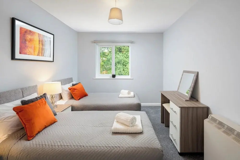 Modern 1-bedroom in Crawley With Free Parking