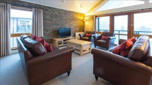 Cameron House Detached Lodge L120
