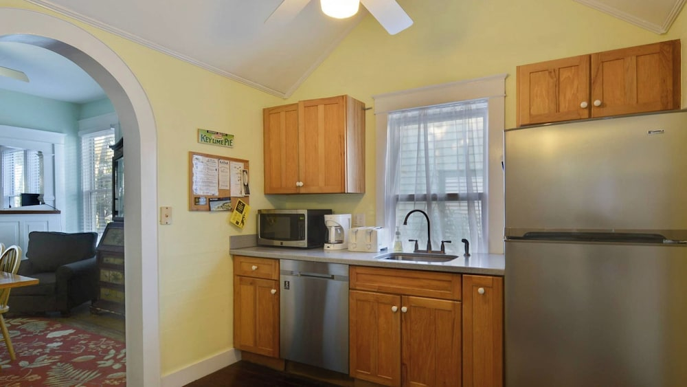 First Breath by Avantstay Close to Old Town w/ Pool Month Long Stays Only