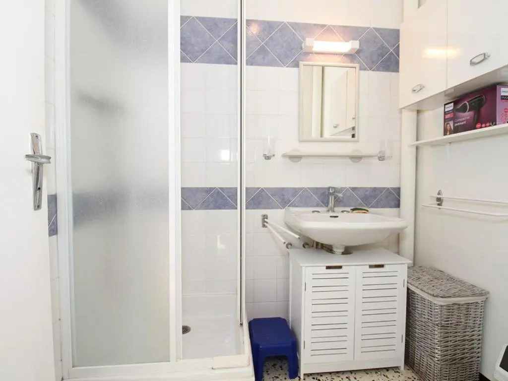 Appartement Balaruc-les-Bains, 1 pièce, 2 personnes - FR-1-553-47