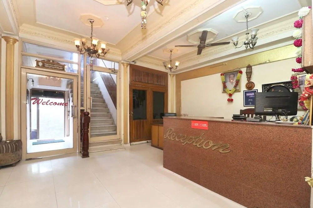 OYO 16098 Hotel Amrit