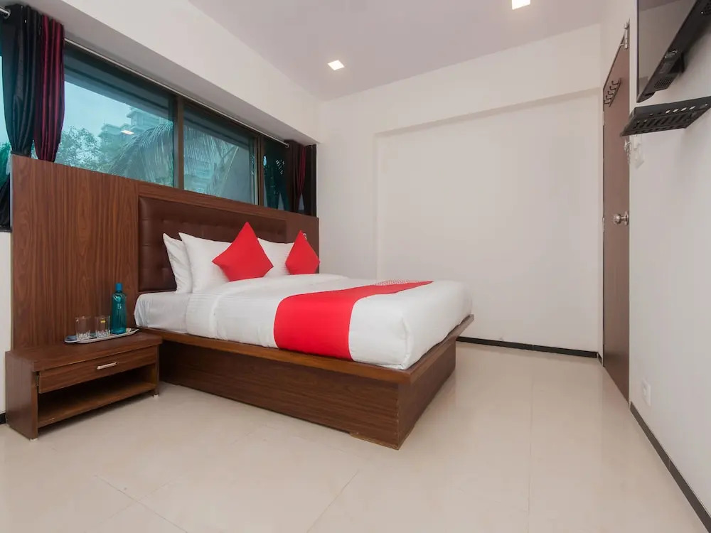 Oyo 15717 Rk Residency