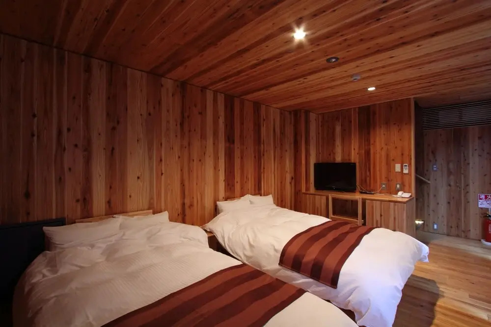 Kumo-no Ue-no Hotel