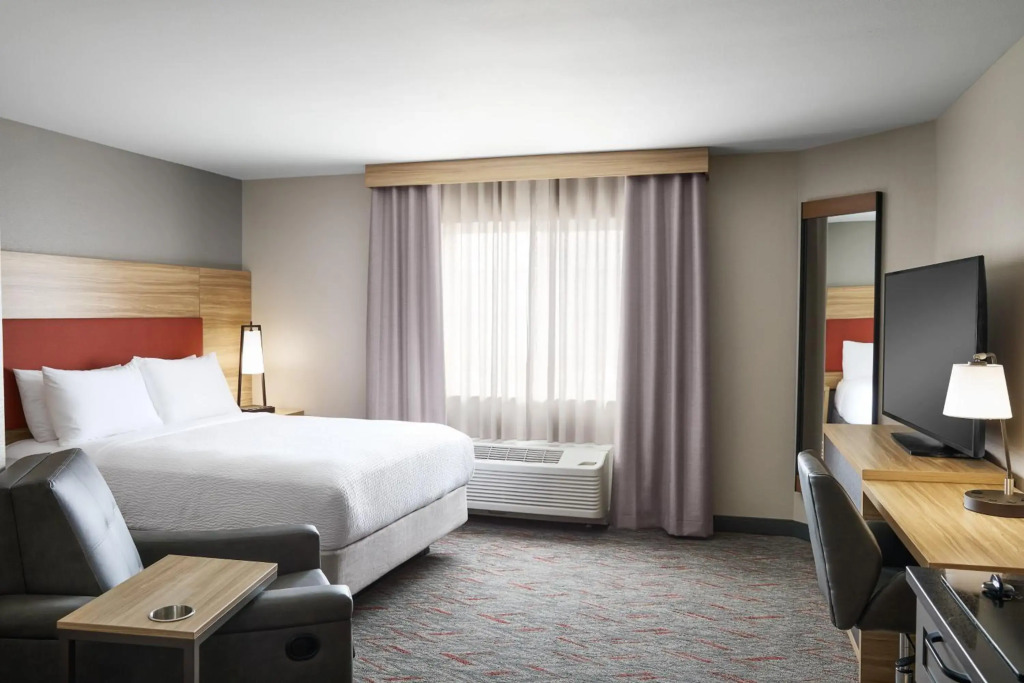 Candlewood Suites Milwaukee Airport by IHG