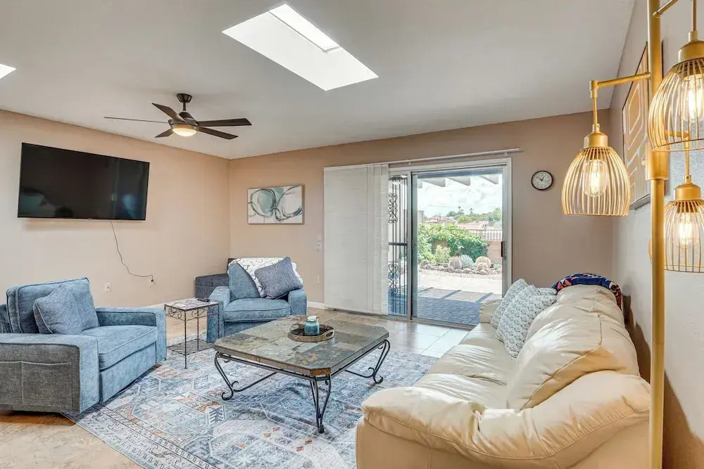 Quiet Townhome w/ Mountain Views in Green Valley