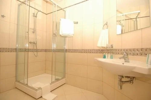 Auska Hotel