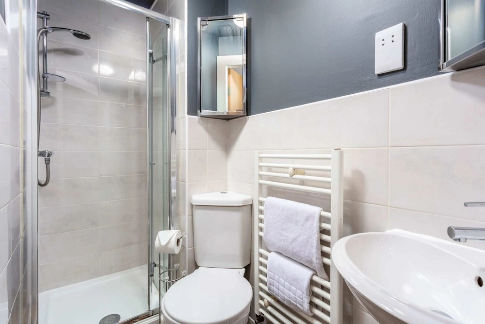 Elms Way - Donnini Apartments