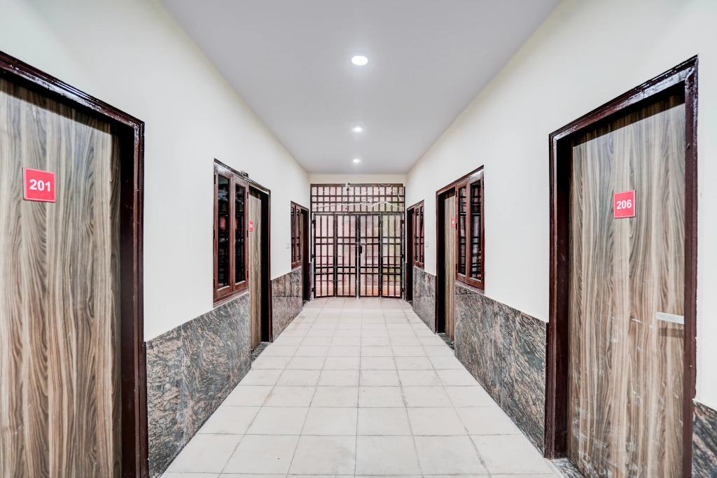 Super Townhouse Super Anmol Residency Near Saket Metro Delhi