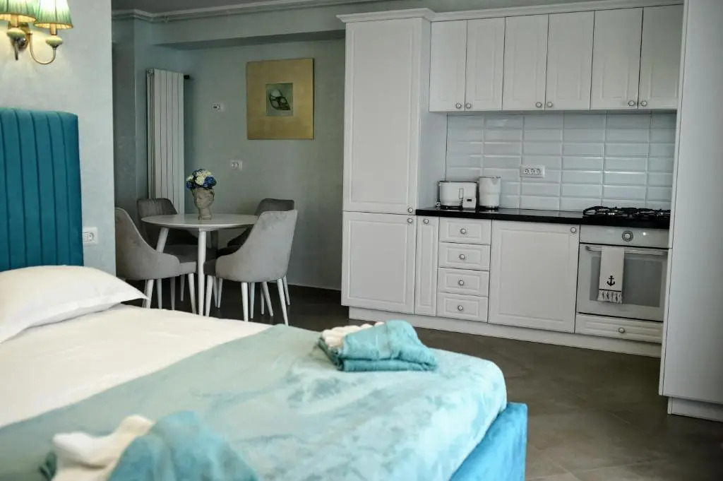 Myosotis Mamaia Studio by the Lake