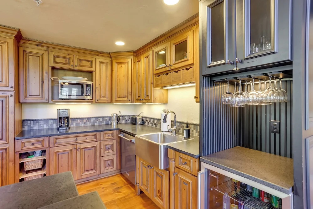 Ski-In/Ski-Out Mountain Village Condo w/ Hot Tub