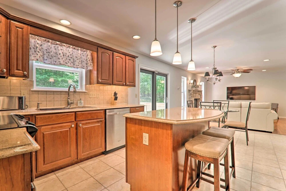 East Stroudsburg Hideaway w/ 2 Community Pools!