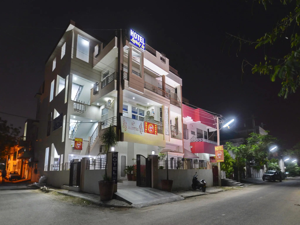 OYO 13083 Hotel Lovely Inn
