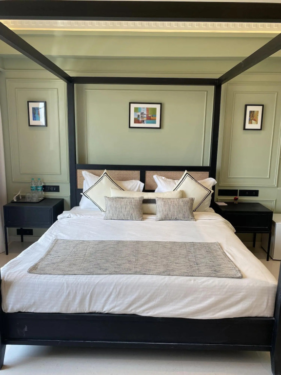 Hotel Mumbai House, Valnai Malad
