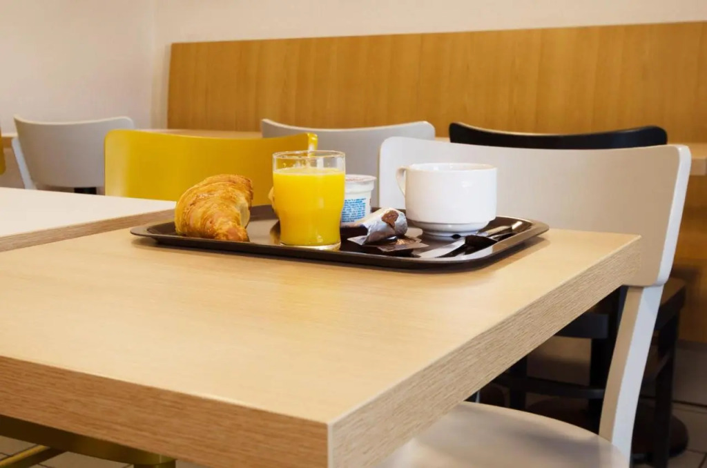 B&B HOTEL CHARTRES Le Forum