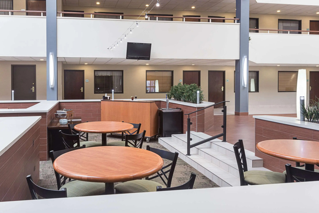 Quality Suites Lansing West
