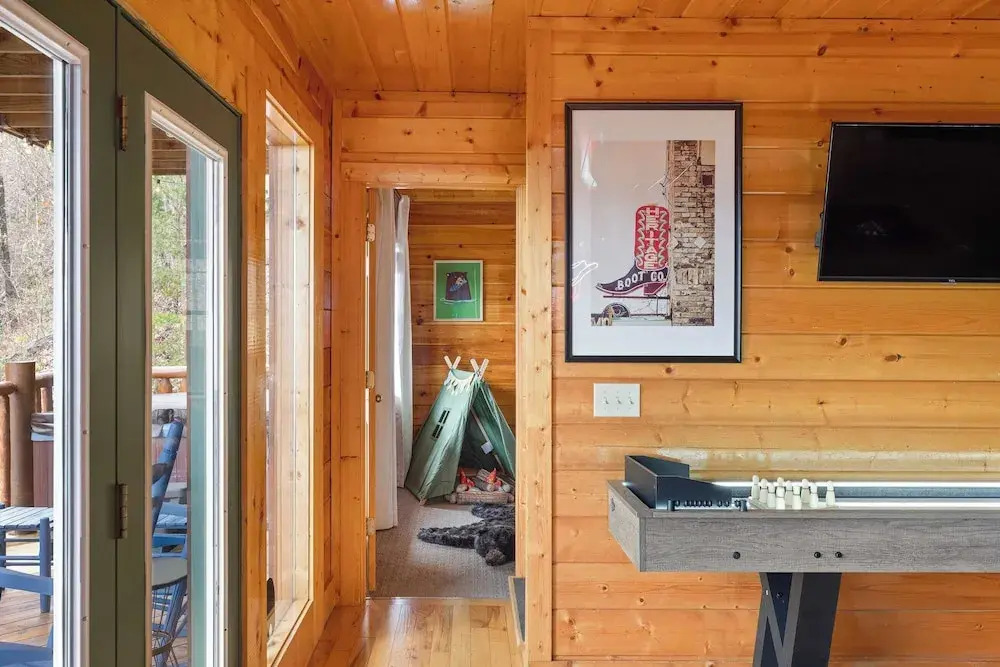 Bears Den Way by Avantstay Private Golf Sim, Firepit & Mountain Views Near Dollywood