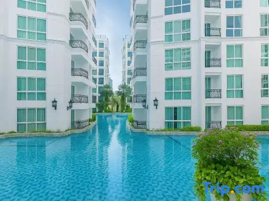 Olympia apartment in downtown Pattaya, ring community swimming pool
