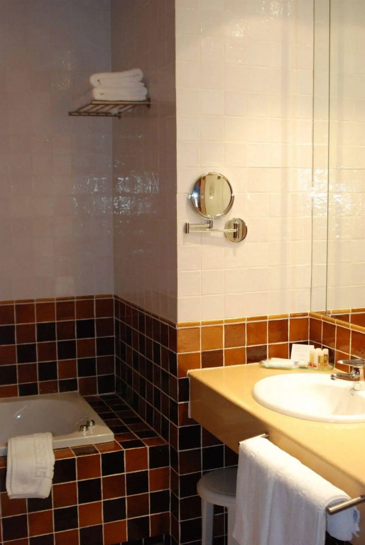 LAgora Hotel