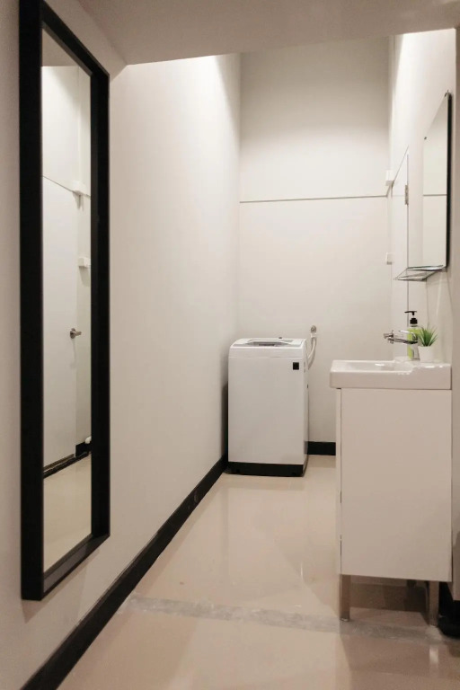 S1 Large Duplex Silom 3 Beds, Full Kitchen WIFI