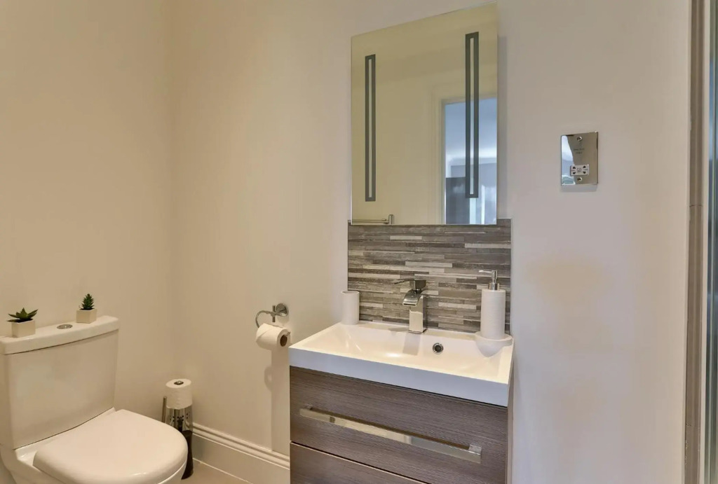 KVM - Jubilee Mansions Apartment by KVM Serviced Accommodation