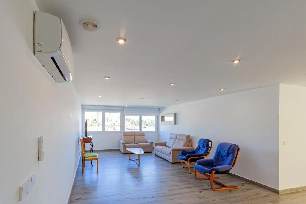 Amplio y acogedor apartamento renovado con piscina AL124