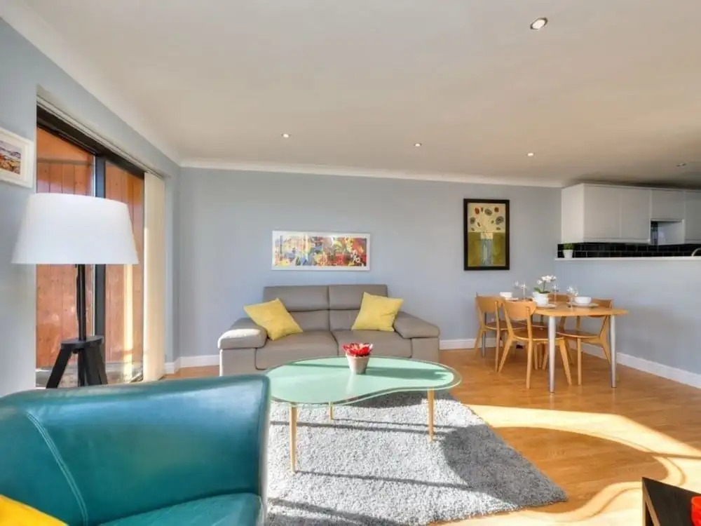 Xscape View Apartment With Balcony