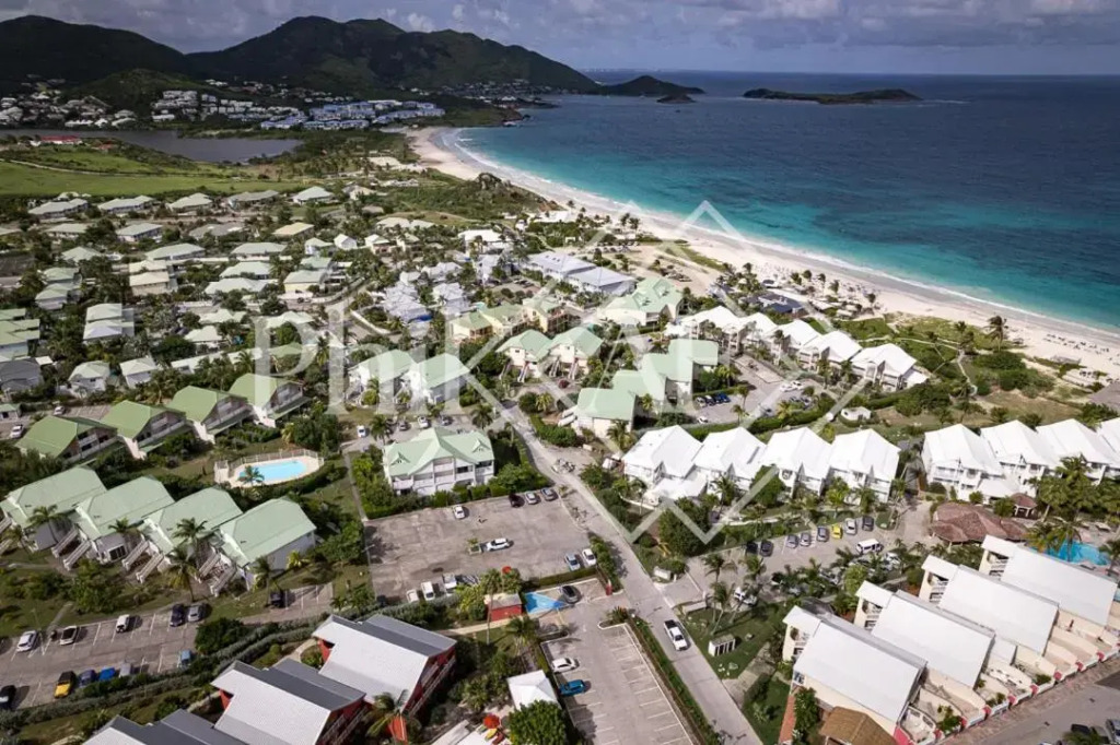 Beautiful 2 bed-rooms apartment at Orient Beach