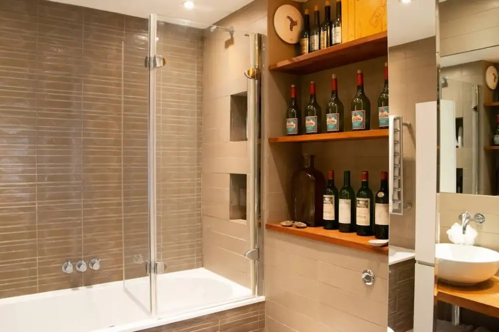 Modern 2 Bedroom With Balcony Near Oxford Street