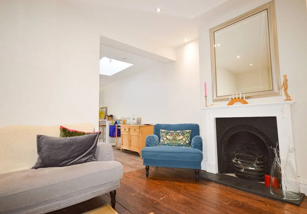 Bright & Homely 2 Bed House In Bedminster