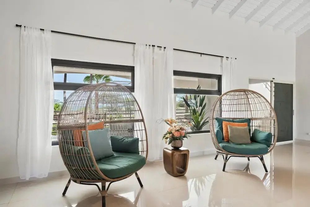 Massive Oceanfront Villa - Spa - Sauna - Gameroom - Malmok!