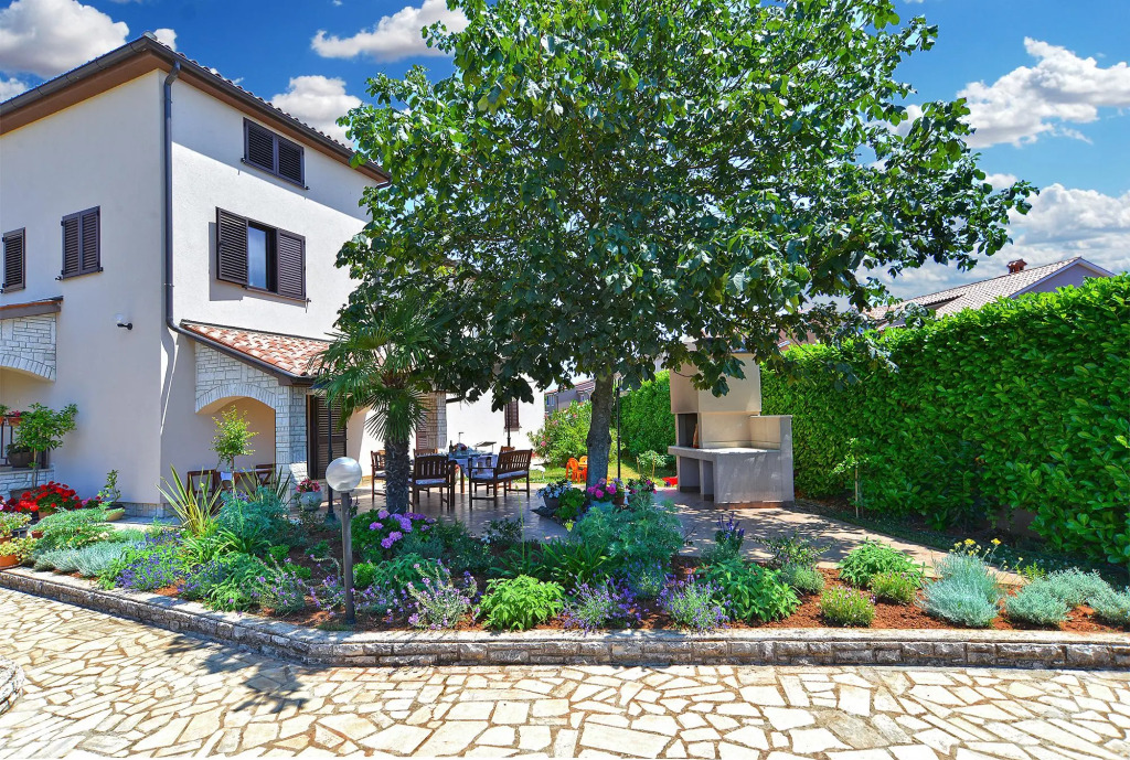 Apartments Valbandon 38