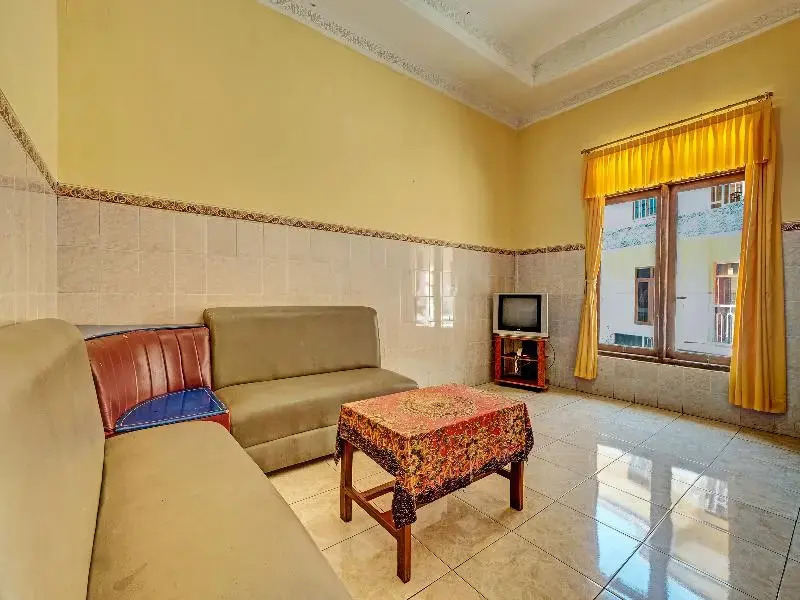 OYO Life 91677 Hotel Citra Dewi 3