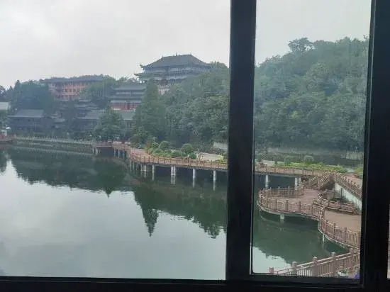 Tongshan Yuepan Lake Hotel