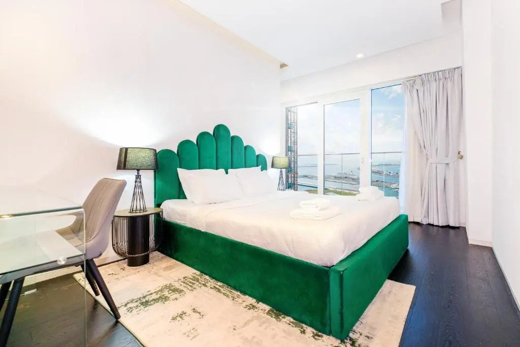 LUX - Lavish Suite with Full Palm Jumeirah View 1