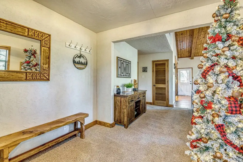 Hot Tub Haven w/ Game Room & Grill in Ruidoso!
