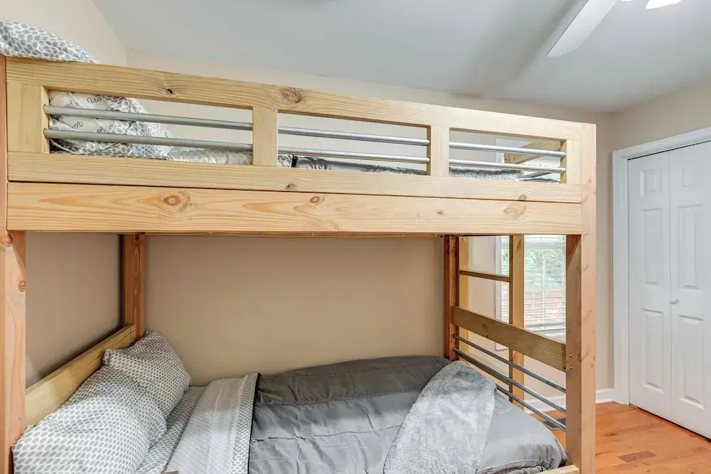 Cozy Hermitage Home w/ Deck: 11 Mi to Nashville!
