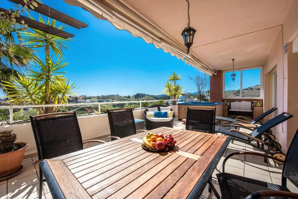 Malibu Mansions Condo 1 by Rafleys