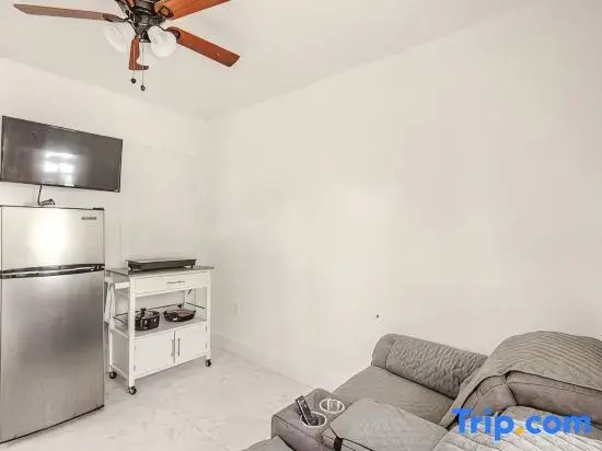 Room-small Cozy Apartment