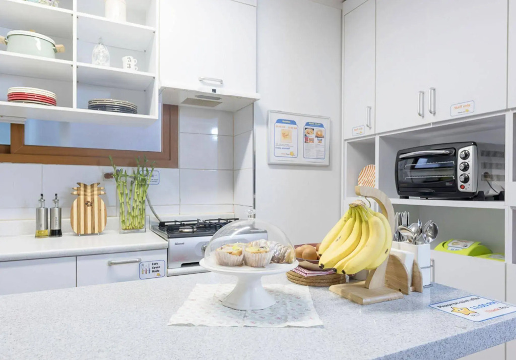 Cozzzy Guest House - Hostel
