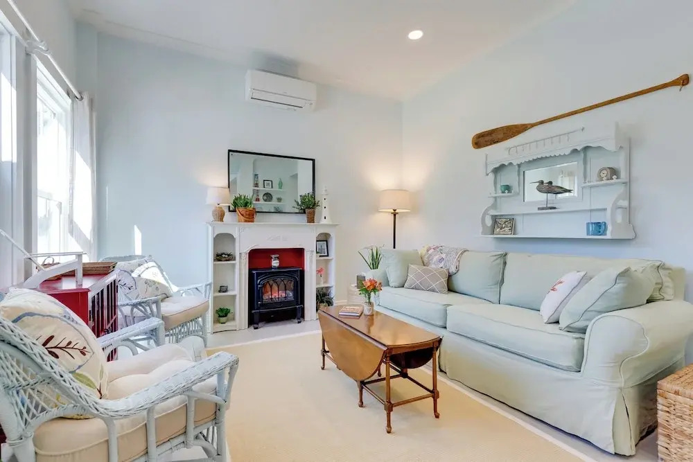 Harbor Oaks Haven: Walk to Front Beach & Downtown!