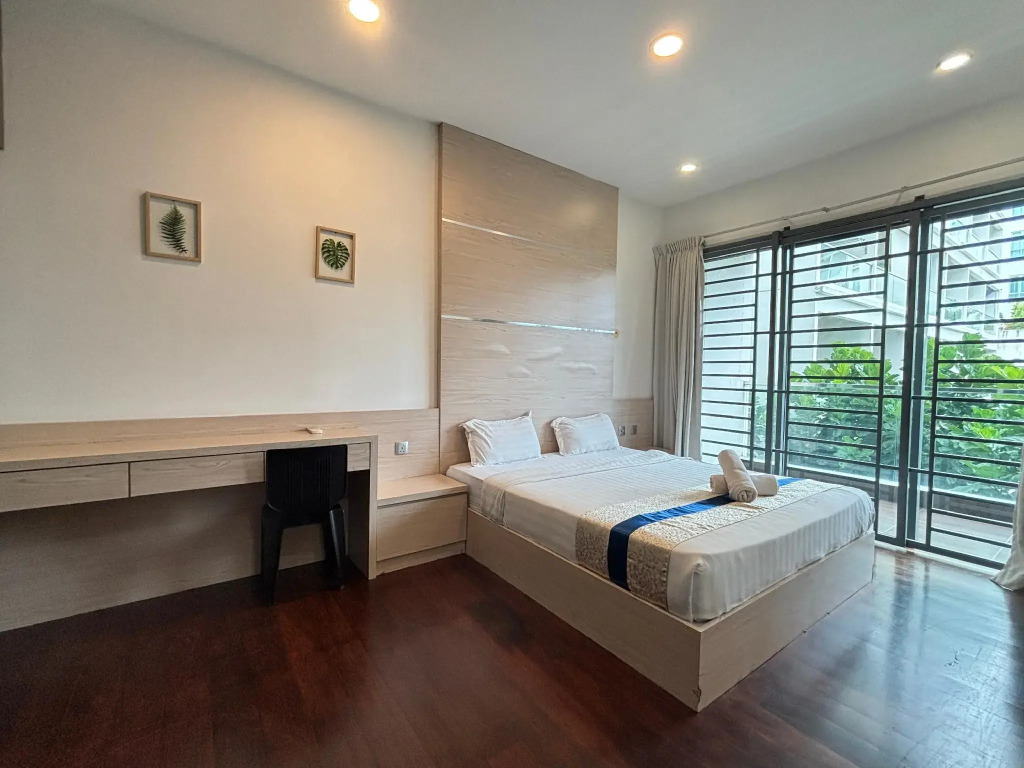 Sunset Seaview Vacation Condos @ IMAGO Shopping Mall