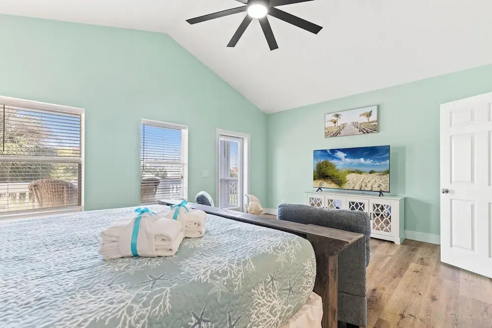 Beach House Spacious 4BR Retreat With Gulf Views & Observation Deck!