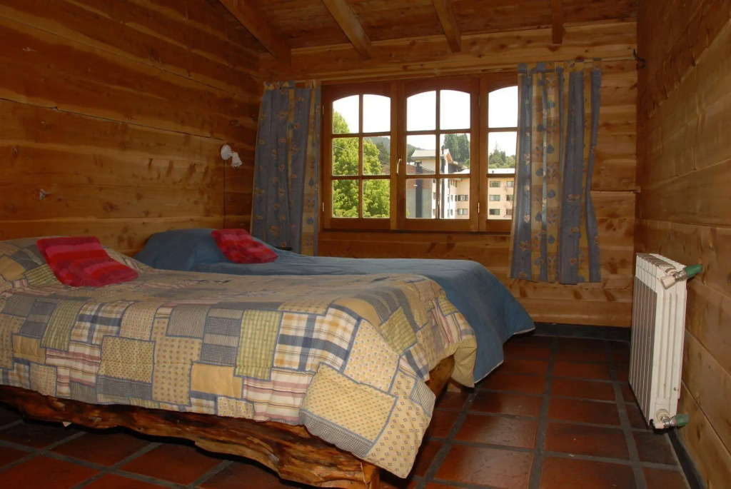 Periko´s Youth Hostel