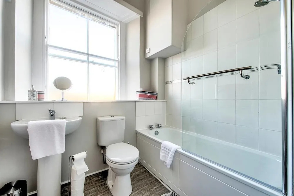 Spacious 2bd Apt Next to The Meadows/old Town