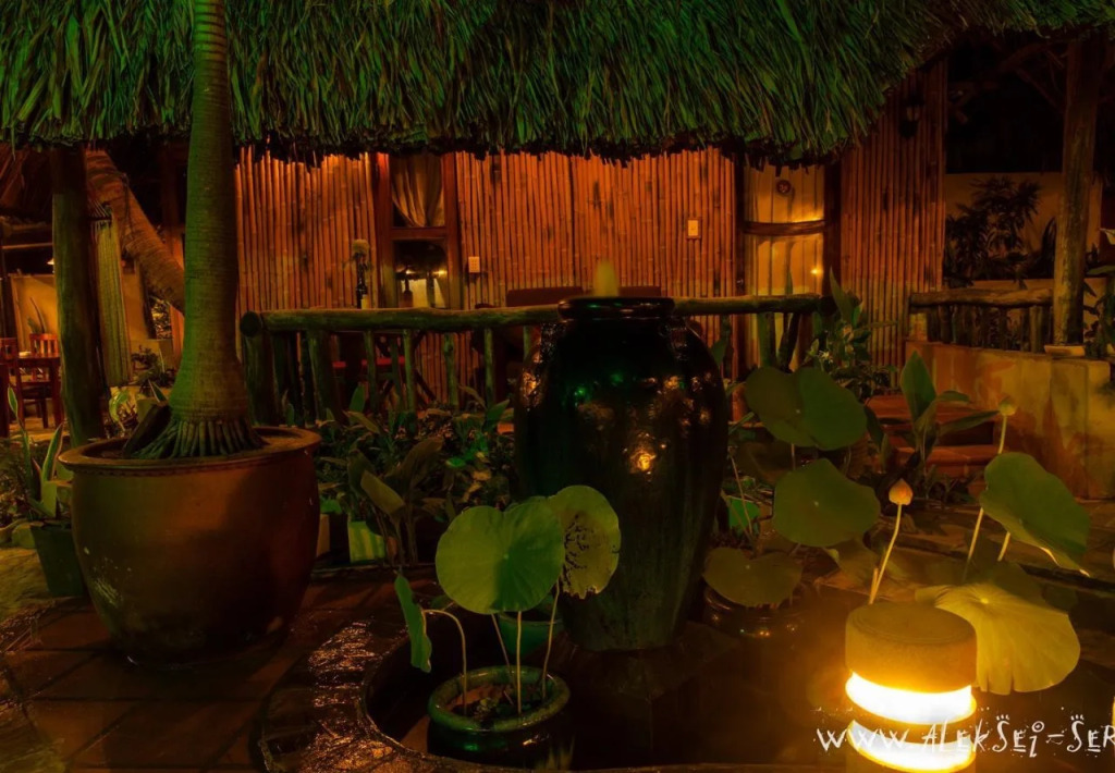 Joes Cafe & Garden Resort